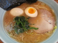 「醤油とんこつラーメン」@らーめん きたくり家 北久里浜店の写真