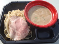 「JUNK STORY 『たまり醤油仕立ての煮干鶏白湯』」@大つけ麺博 ご当地つけ麺GPの写真