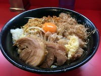 「まぜそば（７８０円）トッピング全部、タマネギ」@麺屋 桐龍の写真
