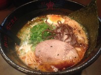 「とんこつ黒ラーメン：700円」@麺屋 宵の写真
