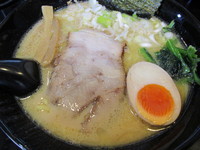 「とんこつ醤油ラーメン　「680円」」@麺屋雷神の写真