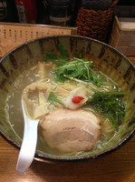 「煮干し塩らーめん」@らーめん しおの風 本店の写真