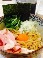 「濃厚たまごのまぜそば¥700＋春子鯛の握り¥300」@中華そば 四つ葉の写真