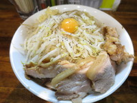 「肉増しまぜそば塩特盛　１１００円（やさい、チーズ、にんにく）」@麺処 MAZERUの写真