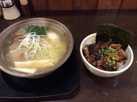 「純塩らぁ麺700円　肉丼小300円」@麺らいけんの写真
