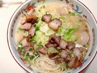 「ラーメン（鹿児島黒豚チャーシュー入り）」@ラーメン専門 こむらさき 天文館本店の写真