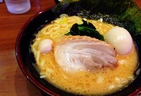 「とんこつ醤油ラーメン」@横浜家系ラーメン 一刀家 茅場町店の写真