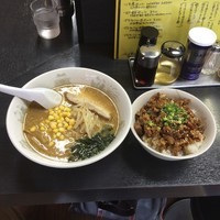 「チャーシュー丼ラーメンセット」@ラーメン いそ虎の写真