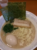 「濃厚豚骨ラーメン（家系）　￥500」@麺屋 道成の写真