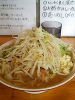 「小ラーメンニンニクアブラ650円」@豚星。の写真