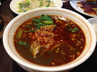 「黒胡麻担々麺 辛め」@桂林餃子 満足 京成大久保駅前店の写真