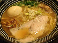 「純鶏白湯(醤油)＋味玉」@鶏々 TORIDORIの写真