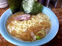 「ラーメン（700円）+中盛（100円）」@まこと家の写真