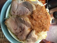 「小ラーメン　豚　ニンニクあぶら」@立川マシマシの写真