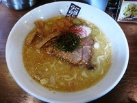 「塩煮干しらーめん」@煮干しらーめん 玉五郎 くずはモール店の写真