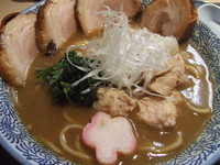 「鶴嶺峰らー麺＋眠りチャーシュー４枚　７００円＋３００円」@らー麺土俵 鶴嶺峰の写真