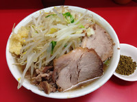 「小ラーメン＋ふりふりカレー （700円＋50円）」@ラーメン二郎 上野毛店の写真