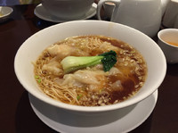 「ワンタン麺（ランチＡセット 小籠包×3）」@京鼎樓 恵比寿本店の写真