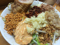 「まぜそば 並 全部増し 大蒜アブラ辛味W」@ハイマウントの写真