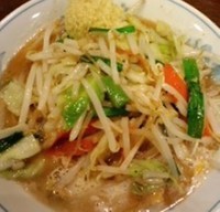 「タンカラ…880円（タンメン+カラアゲ）」@東京タンメン トナリ 大宮店の写真