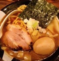 「煮干ラーメン 820円+たまご」@すごい煮干ラーメン凪 新宿ゴールデン街店 本館の写真