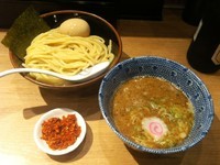 「赤辛つけめん　並750円　+味玉　100円」@舎鈴 クロスガーデン川崎店の写真