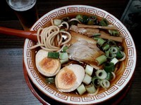 「中華そば(並盛) ￥530＋ビール ￥400」@麺屋7.5Hz 新橋店の写真