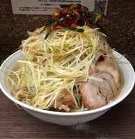 「大ラーメン 740円+ネギ（100円）+ニラキムチ（80円）」@ラーメン二郎 横浜関内店の写真