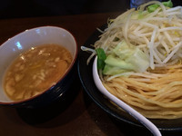 「つけめん大(300g)900円 にんにく少なめ・野菜アブラ辛め」@麺屋 天海の写真