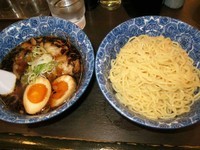 「肉ワンタンつけ麺620円＋麺中盛50円＋味玉90円」@肉厚わんたん麺と手作り焼売 ら麺亭 浅草支店の写真