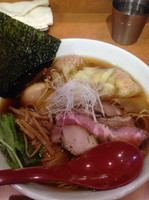 「香彩鶏だし特製醤油ラーメン」@麺屋 翔 西新宿本店の写真