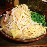 「キャベツもやしラーメン」@神田ラーメン わいず 神田本店の写真