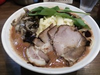 「【限定】キノコたっぷりの辛辛トマトチーズらーめん800円＋ラ」@INOSHOWの写真