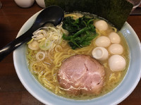 「ラーメン（大盛り・うずら増し）」@爛々亭の写真