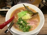 「ラーメン+赤替え玉×2」@ホルモン豚骨ラーメン ジャイアン3の写真