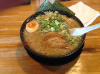 「黒ラーメン こってり」@三河開化亭 豊川店の写真