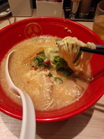 「味噌豚骨780円+替え玉100円」@TOKYO 豚骨 BASE MADE by 博多一風堂 ecute品川サウス店の写真