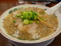 「背脂醤油ラーメン(大盛)￥８１０好みは普通で」@ラーメン 魁力屋 川崎新城店の写真