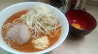 「辛味噌らーめん　麺少なめ、豚1枚、酸っぱめ、にんにく　800」@ラーメンいつきの写真
