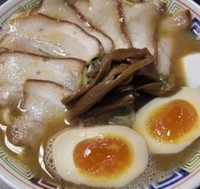 「煮干し+チャーシュー」@長尾 浜田店の写真
