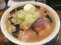 「とんこつらー麺  670円  クーポンで半熟玉子」@らー麺屋台 骨のzuiの写真