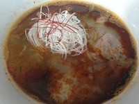 「自家製 筋入りラー油の辛塩ラーメン　800円」@ラーメン星印の写真