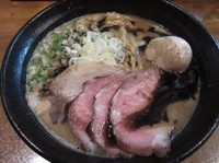 「濃厚黒魚介豚骨（７８０円）＋味玉他」@はりけんラーメンの写真