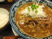 「【限定】牛スジ煮込みカレー麺850円＋半ライス（ランチ無料）」@あら焼鶏白湯 カシムラの写真