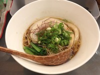 「【限定】コンソメ煮干しラーメン（750円）」@すずらん亭の写真