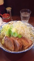 「大豚ラーメン 固めヤサイアブラ」@らーめん陸の写真