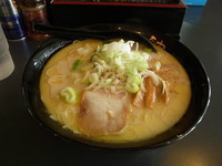 「とんこつ塩ラーメン 750円 替玉 無料」@麺屋 雷神 五井店の写真