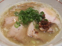 「チャーシュー白湯そば　９８０円」@地球の中華そばの写真