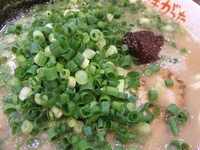 「ラーメン＋ネギ＋うま辛味噌　６８０円＋１００円＋２０円」@九州大分らぁめん たまがった 神奈川新町本店の写真