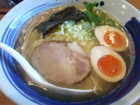 「塩煮干しそば(750)＋味玉(100)」@麺屋 鶏口の写真